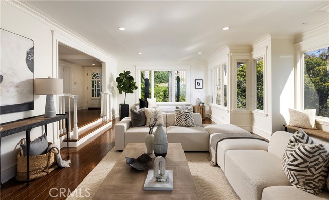 Detail Gallery Image 11 of 48 For 2163 Crestview Dr, Laguna Beach,  CA 92651 - 3 Beds | 2/1 Baths