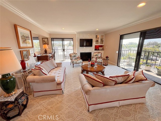 12400 MONTECITO Road, Seal Beach CA: https://media.crmls.org/medias/601387a5-2b3f-455a-ba13-630d327ee51c.jpg
