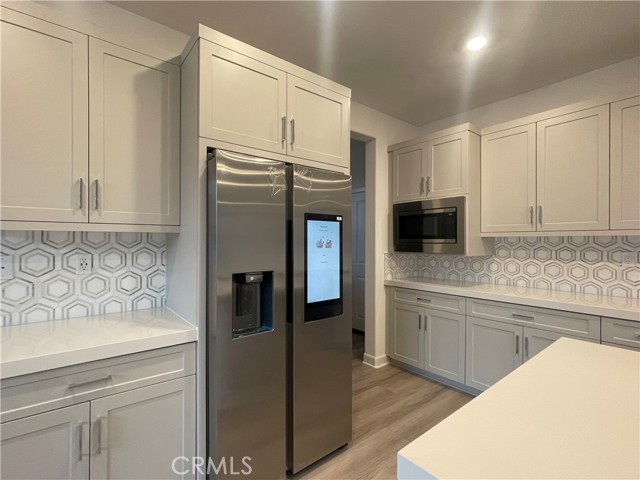 Detail Gallery Image 6 of 24 For 115 Metz, Oceanside,  CA 92057 - 4 Beds | 2/1 Baths