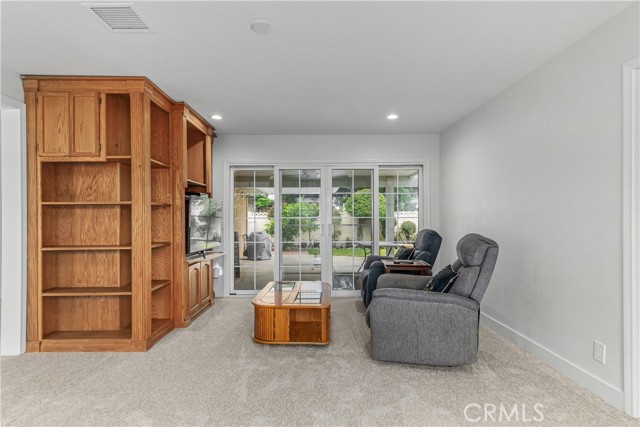 415 N Rennell Avenue, San Dimas CA: https://media.crmls.org/medias/6014b860-306e-4127-aed6-40300c488bff.jpg