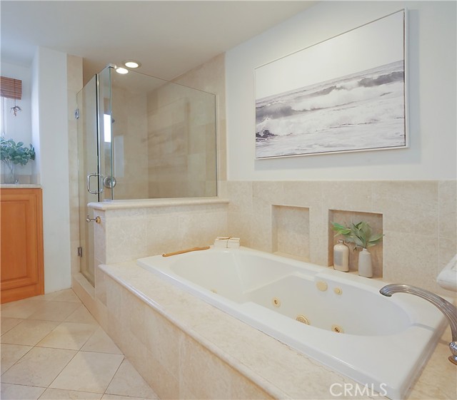 jacuzzi tub in master bath