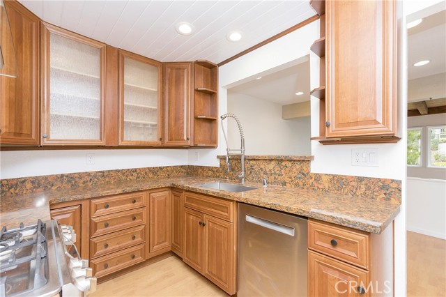 Detail Gallery Image 16 of 29 For 2057 Meadow View Ln, Costa Mesa,  CA 92627 - 2 Beds | 2/1 Baths