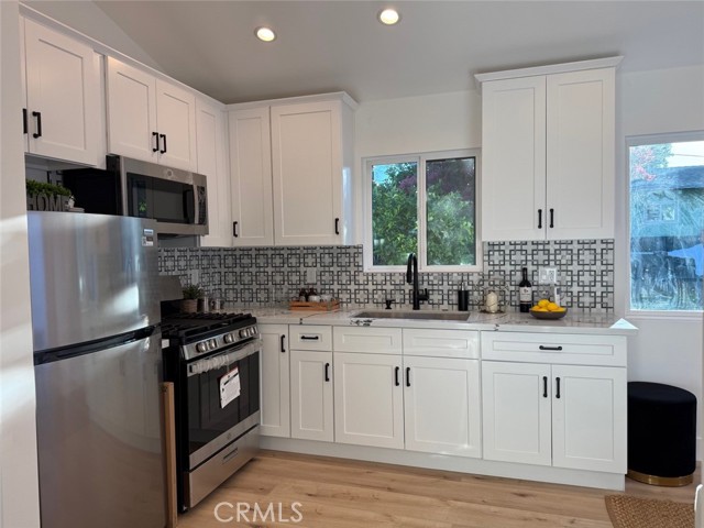 Detail Gallery Image 60 of 71 For 20406 Londelius St, Winnetka,  CA 91306 - 4 Beds | 3 Baths