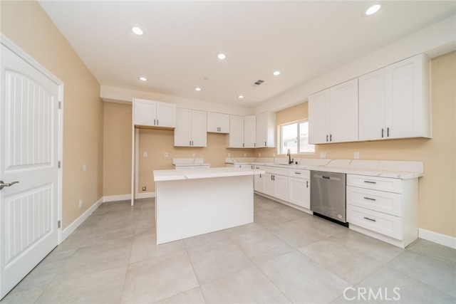 555 N Meridian Avenue, San Bernardino CA: https://media.crmls.org/medias/60155fb4-dc09-46ec-b3da-c769f529f00a.jpg