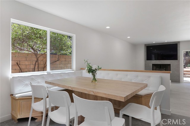Detail Gallery Image 10 of 20 For 5047 Orrville Ave, Woodland Hills,  CA 91367 - 4 Beds | 2/1 Baths