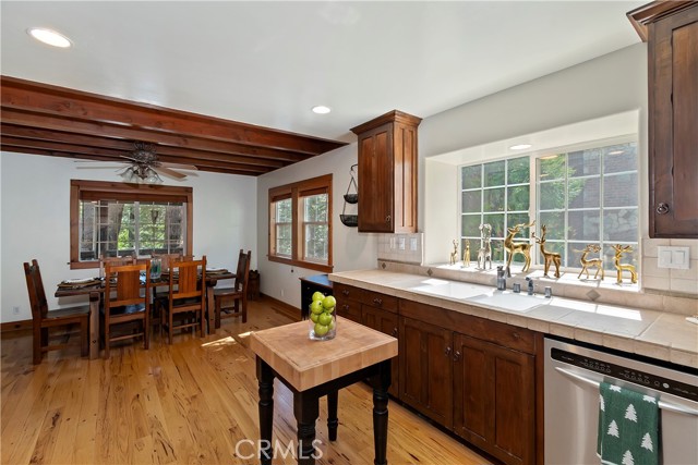 Detail Gallery Image 16 of 53 For 28637 Shenandoah, Lake Arrowhead,  CA 92352 - 4 Beds | 2/1 Baths