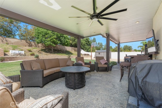 Detail Gallery Image 24 of 35 For 37241 Floral Creek Cir, Murrieta,  CA 92562 - 4 Beds | 3 Baths