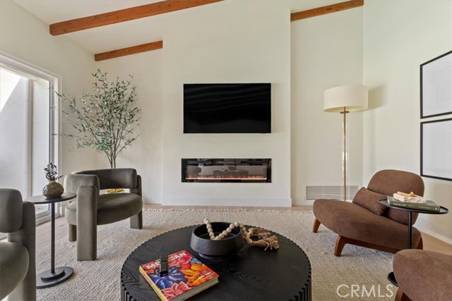 Detail Gallery Image 23 of 52 For 23755 Clarendon, Woodland Hills,  CA 91367 - 4 Beds | 3 Baths