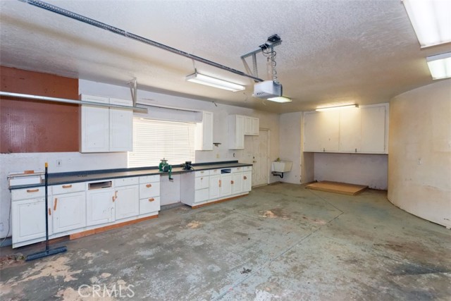 Detail Gallery Image 17 of 45 For 13030 Caspian, Victorville,  CA 92395 - 4 Beds | 3 Baths