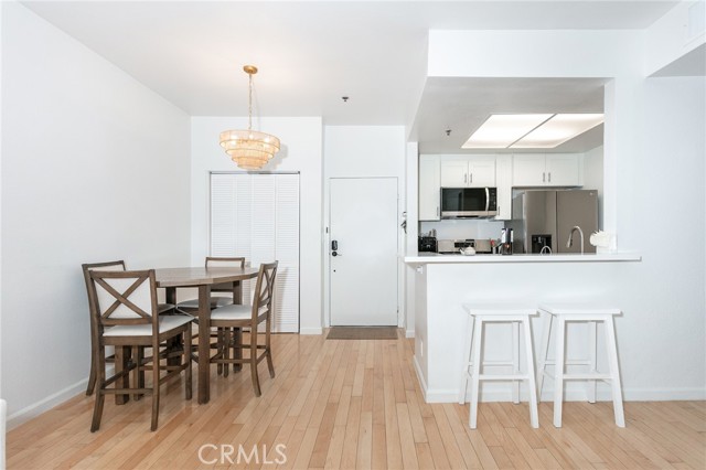 Detail Gallery Image 7 of 26 For 19350 Sherman #124,  Reseda,  CA 91335 - 1 Beds | 1 Baths