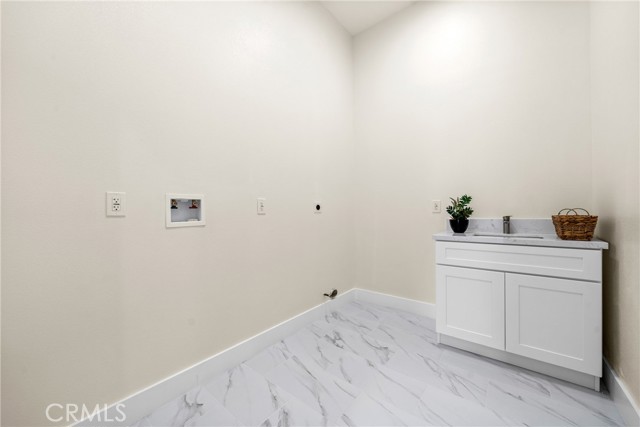 Detail Gallery Image 24 of 36 For 4186 Jameson Dr, Corona,  CA 92881 - 5 Beds | 5/1 Baths