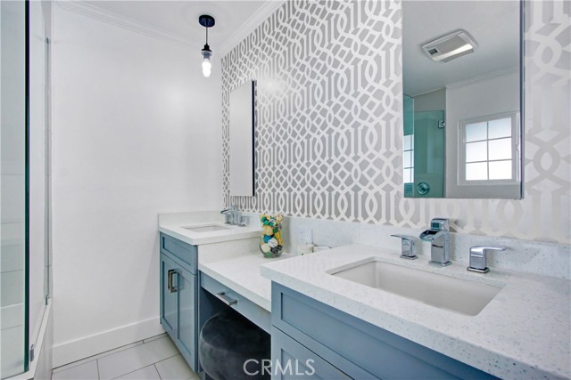 5237 Melvin Avenue, Tarzana CA: https://media.crmls.org/medias/601a2dd0-dac7-477f-b372-86f27648f4fe.jpg