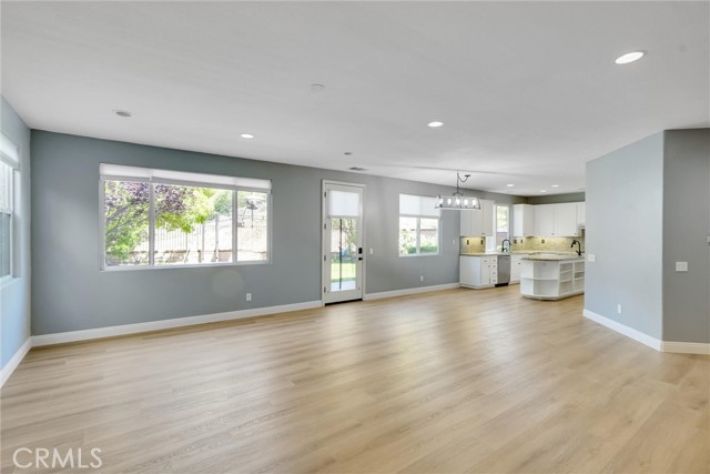 29138 Harmony Way, Saugus CA: https://media.crmls.org/medias/601a75fb-697d-40bd-858b-7bb4db0447c9.jpg