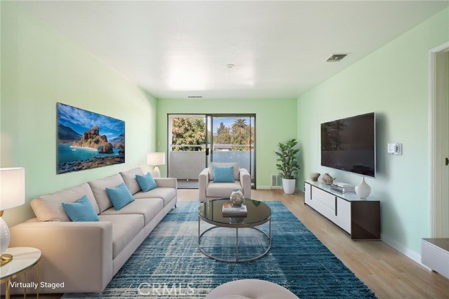 Detail Gallery Image 3 of 22 For 7254 Vassar Ave #303,  Canoga Park,  CA 91303 - 2 Beds | 2 Baths