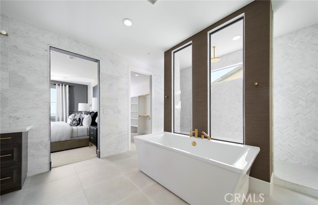 Detail Gallery Image 19 of 28 For 11826 Canoga Ave, Chatsworth,  CA 91311 - 5 Beds | 5/1 Baths