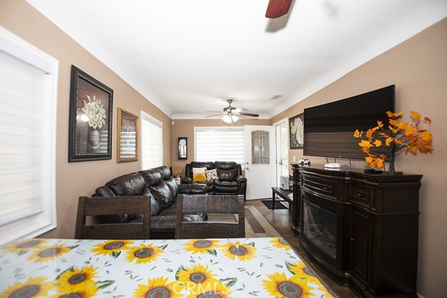 Detail Gallery Image 26 of 36 For 12057 Newmire, Norwalk,  CA 90650 - 4 Beds | 2 Baths