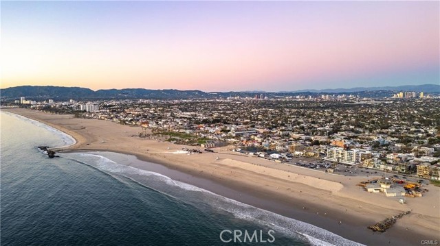 Detail Gallery Image 33 of 34 For 38 Dudley Ave, Venice,  CA 90291 - 6 Beds | 5 Baths