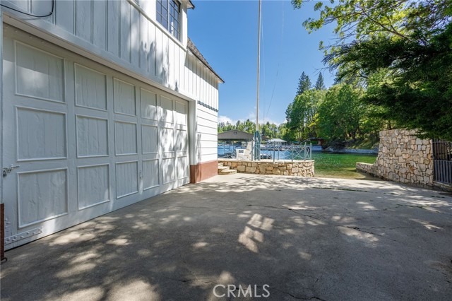 Detail Gallery Image 36 of 75 For 28641 North Shore Rd, Lake Arrowhead,  CA 92352 - 14 Beds | 11/1 Baths