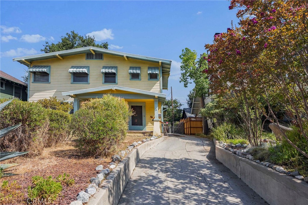 MLS #OC25144639 img 2