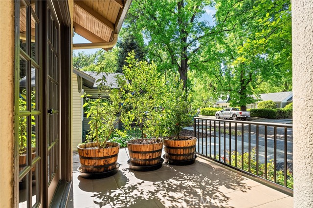 Detail Gallery Image 10 of 73 For 587 E 3rd, Chico,  CA 95928 - 5 Beds | 3 Baths