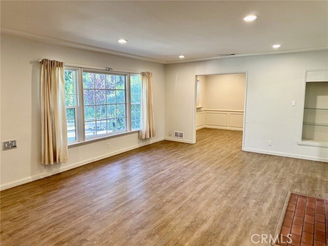 Detail Gallery Image 9 of 41 For 4515 Sherman Oaks Ave, Sherman Oaks,  CA 91403 - 3 Beds | 2/1 Baths