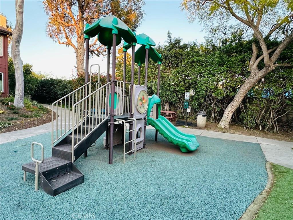 https://media.crmls.org/medias/601fc440-3dea-4c02-841b-726d8c2faf29.jpg?preset=X-Large