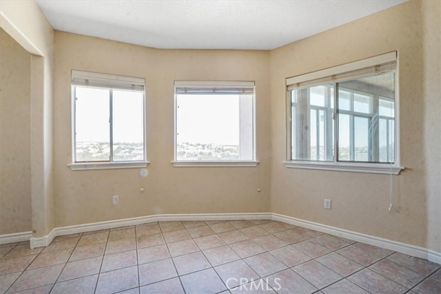 6940 Oak Vista Lane, Oak Hills CA: https://media.crmls.org/medias/602005ca-6d5c-4a9f-9bb0-624105fcac7b.jpg