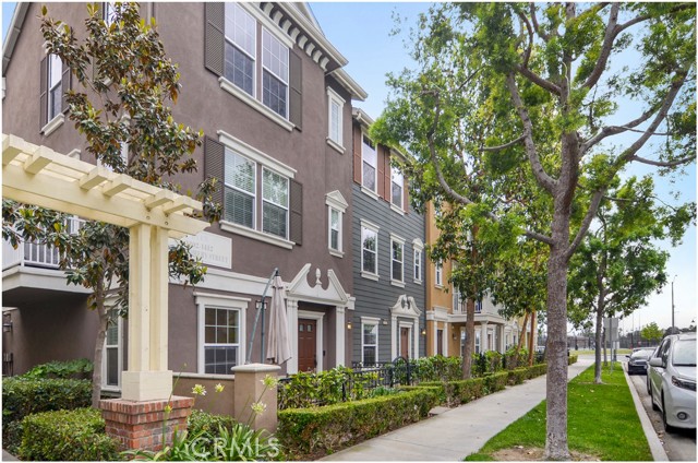 Detail Gallery Image 2 of 30 For 1410 Montgomery St, Tustin,  CA 92782 - 3 Beds | 2/1 Baths