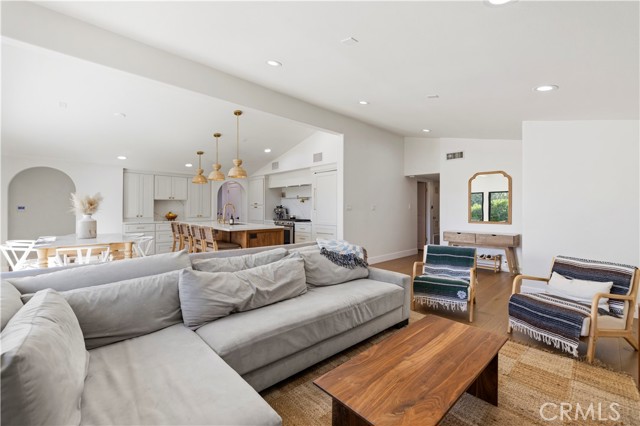 Detail Gallery Image 8 of 73 For 22510 Decoro Dr, Saugus,  CA 91350 - 4 Beds | 3 Baths