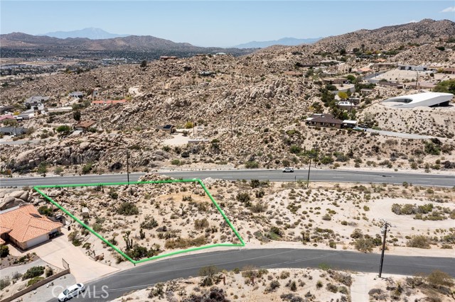 57333 Buena Suerte Road, Yucca Valley CA: https://media.crmls.org/medias/6021922d-4626-4b09-8667-ecc523aec996.jpg