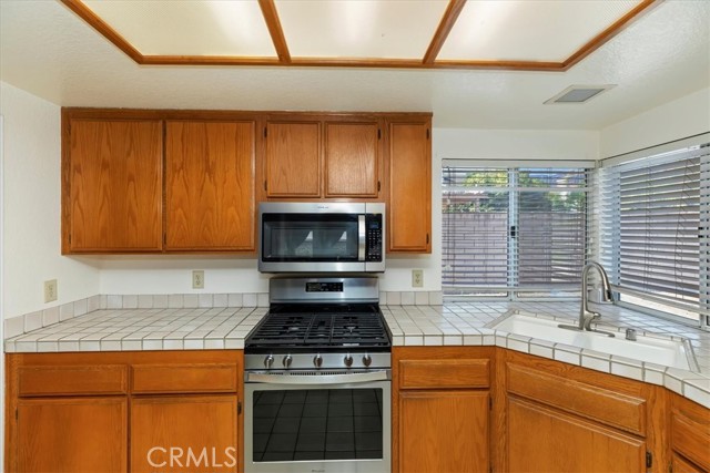 Detail Gallery Image 30 of 56 For 2450 via Pacifica, Corona,  CA 92882 - 4 Beds | 3 Baths