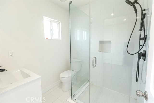 Detail Gallery Image 14 of 23 For 624 Hawthorne St a,  Glendale,  CA 91204 - 2 Beds | 2 Baths