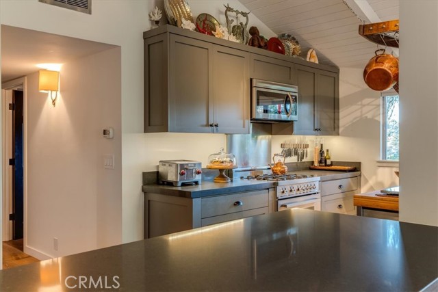 Detail Gallery Image 14 of 70 For 2195 Wilton, Cambria,  CA 93428 - 3 Beds | 2 Baths