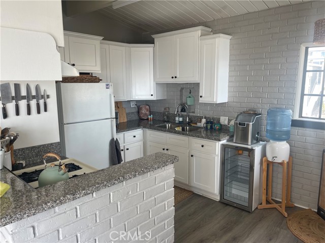 227 44th Street, Manhattan Beach, California 90266, 6 Bedrooms Bedrooms, ,3 BathroomsBathrooms,Residential,Sold,44th,SB23092091