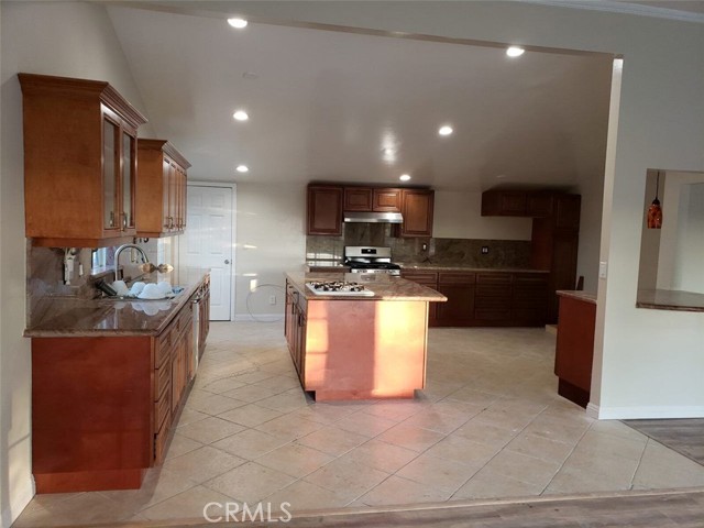 5853 Mcdonie Avenue, Woodland Hills CA: https://media.crmls.org/medias/6023e909-c64a-46c8-a85f-37f4f437948d.jpg