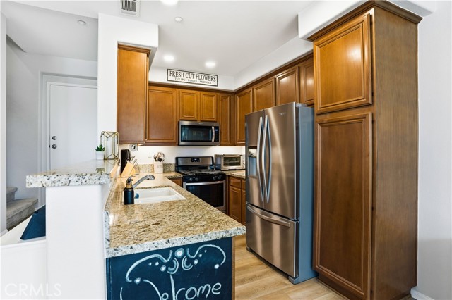 Detail Gallery Image 12 of 54 For 31082 Strawberry Tree, Temecula,  CA 92592 - 3 Beds | 2/1 Baths