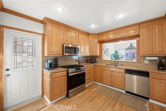 33 16th Street, Hermosa Beach, California 90254, 4 Bedrooms Bedrooms, ,4 BathroomsBathrooms,Residential,Sold,16th,SR24056246