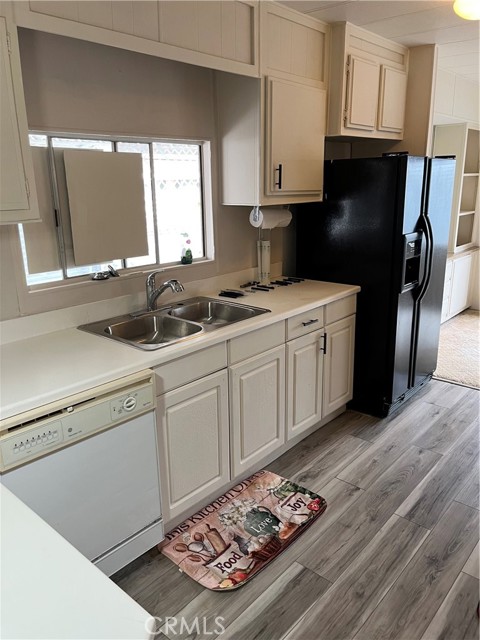 Detail Gallery Image 4 of 14 For 54999 Martinez, Yucca Valley,  CA 92284 - 2 Beds | 2 Baths