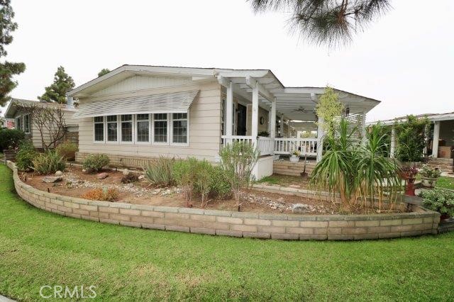 Detail Gallery Image 2 of 43 For 14036 Lake View Dr #143,  La Mirada,  CA 90638 - 2 Beds | 2 Baths