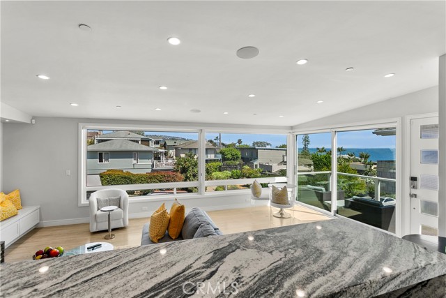 166 Fairview Street, Laguna Beach CA: https://media.crmls.org/medias/6027b284-8660-43d8-82a0-b15a71c7f6e2.jpg