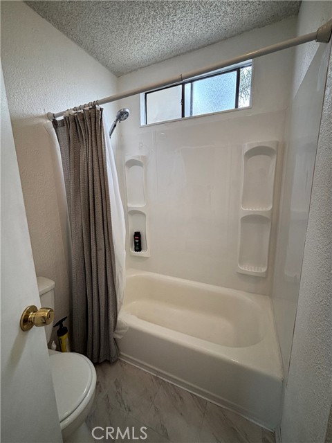 Detail Gallery Image 11 of 23 For 1925 E La Veta Ave 22a,  Orange,  CA 92866 - 2 Beds | 2 Baths