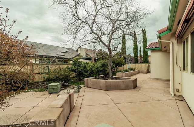 1562 N Empire Lane, Clovis CA: https://media.crmls.org/medias/6027d5f1-f31b-4735-ba89-fcf50578f8f0.jpg