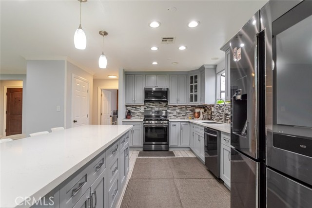 Detail Gallery Image 17 of 45 For 17242 Horace St, Granada Hills,  CA 91344 - 4 Beds | 4 Baths