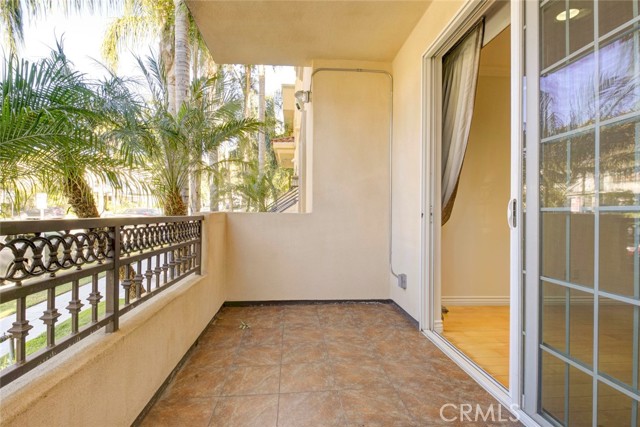 Detail Gallery Image 13 of 32 For 556 E Palm Ave #102,  Burbank,  CA 91501 - 3 Beds | 3 Baths