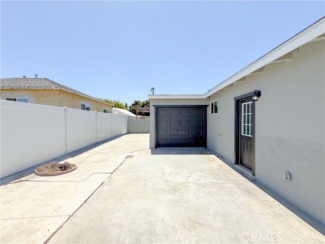 518 N Wilmington Avenue, Compton CA: https://media.crmls.org/medias/6028122e-7b3b-4d9a-b7d3-5d406975460c.jpg