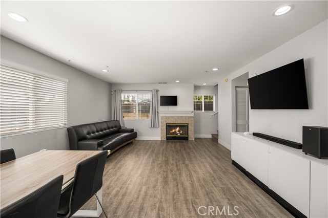 Detail Gallery Image 2 of 36 For 418 E Olive #B, Monrovia,  CA 91016 - 3 Beds | 2/1 Baths