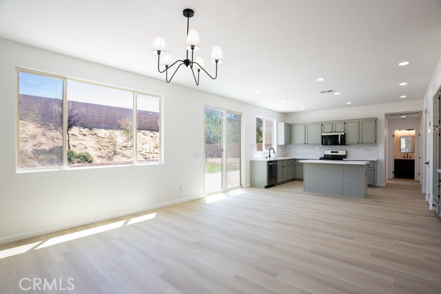 7502 Ridge View Drive, Lancaster CA: https://media.crmls.org/medias/6028791a-20d2-44a2-b98b-dbaf21144a5d.jpg