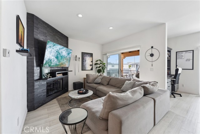 Detail Gallery Image 8 of 28 For 608 Clubhouse Ave, Newport Beach,  CA 92663 - 3 Beds | 2 Baths