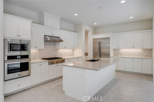 Detail Gallery Image 3 of 40 For 214 Parkwood, Irvine,  CA 92620 - 5 Beds | 5/1 Baths