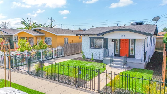 Detail Gallery Image 3 of 40 For 1548 W 66th St, Los Angeles,  CA 90047 - 2 Beds | 2 Baths